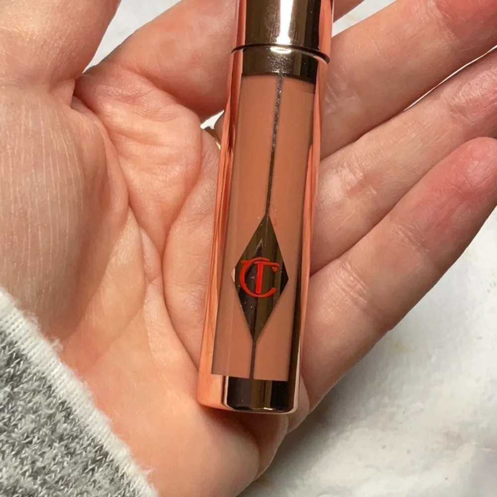 Charlotte Tilbury Matte Contour Liquid Lipstick in Charlotte Darling